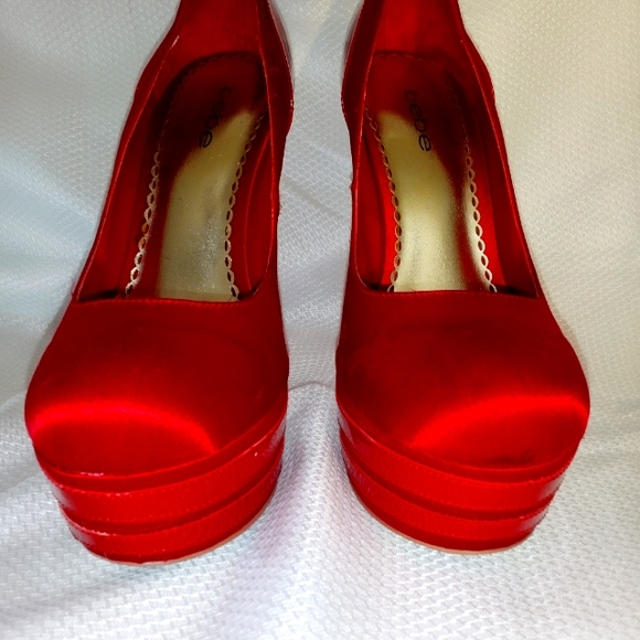 BEBE 7 RED SATIN & GLOSSY PATENT PLATFORM HEELS Christmas holidays closed toe - Picture 7 of 12